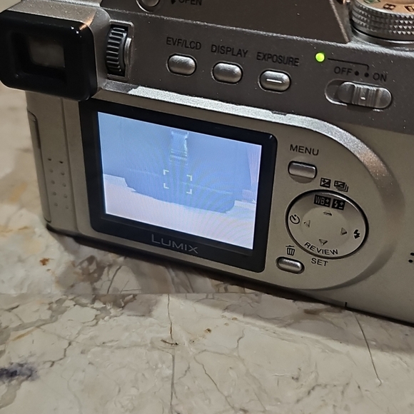 Panasonic LUMIX DMC-FZ10 digital camera W/ Bag, 2gb Memory Card TESTED W… - Picture 14 of 15